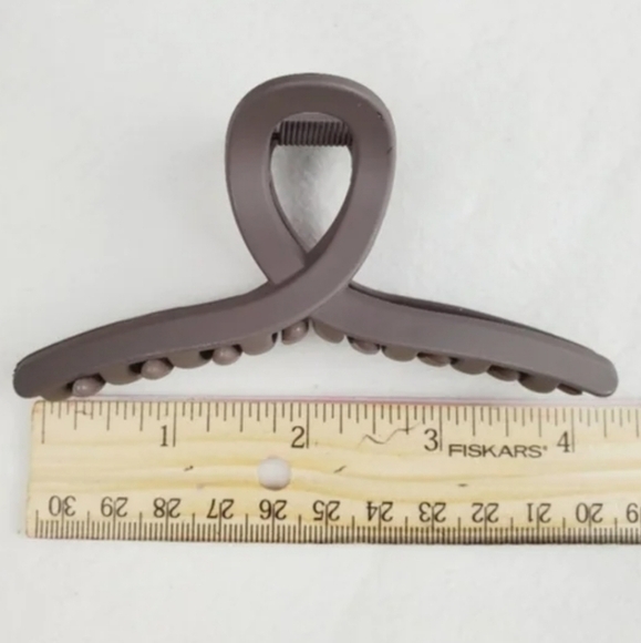 Claw Clip Hair Accessories - Picture 3 of 4